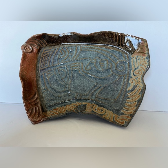 AZTEC DESIGN DISH ~ SIMILAR TO  FUNCTIONALLY DYSFUNCTIONAL CERAMICS. - Picture 7 of 8